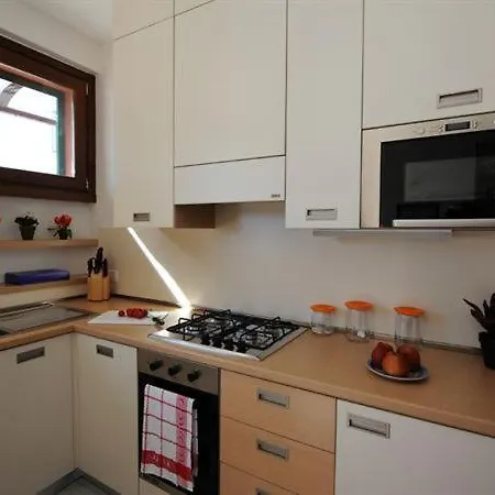 Fiumelatte Sleeps 6 Apartment